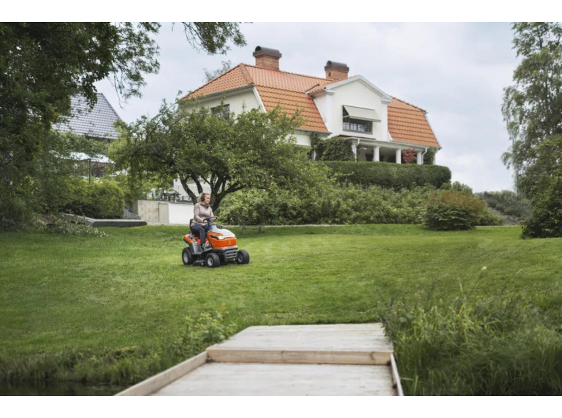 Mise en situation Tondeuse autoportée TS 112 - Husqvarna