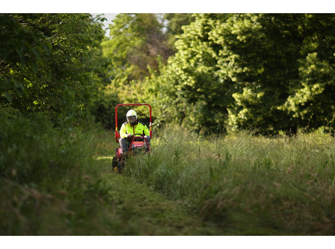 Tondeuse débrousailleuse CMX 2406 - CANYCOM Mise en situation