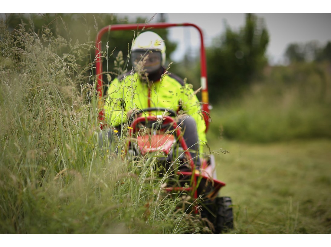 Tondeuse débrousailleuse CMX 2406 - CANYCOM Mise en situation