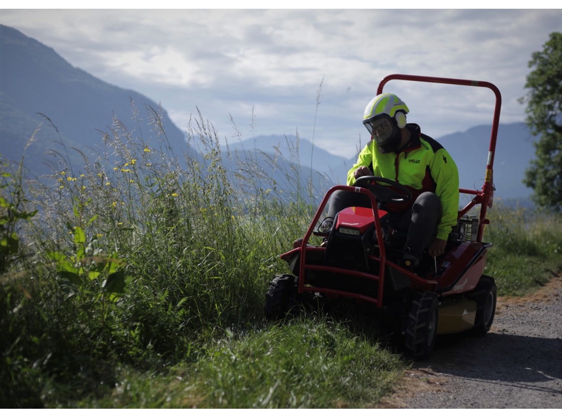 Tondeuse débrousailleuse CMX 2406 - CANYCOM Mise en situation