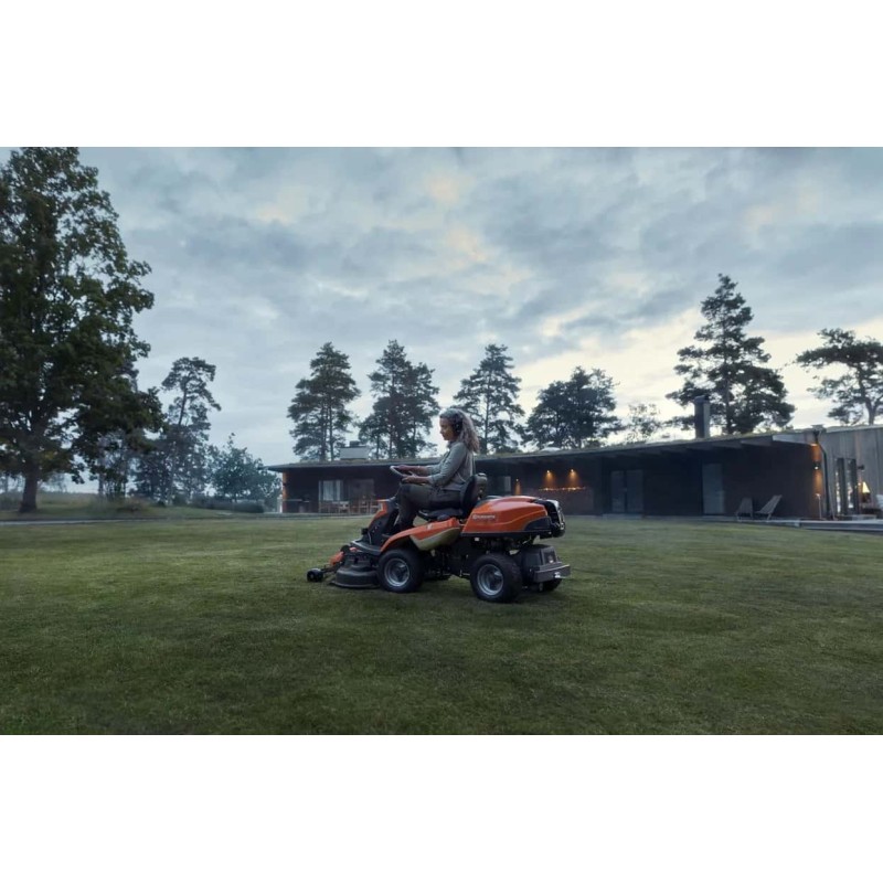 Mise en situation autoportée rider R216T AWD Husqvarna