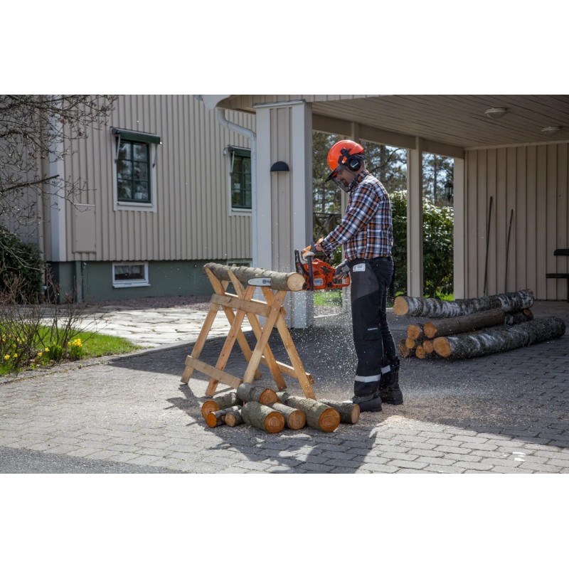 Tronçonneuse 120 Mark II 35SN Husqvarna en situation de coupe