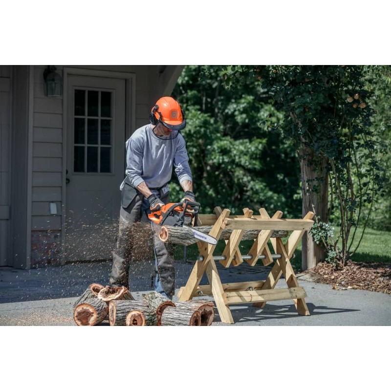 Tronçonneuse 130/35SN Husqvarna en situation de coupe